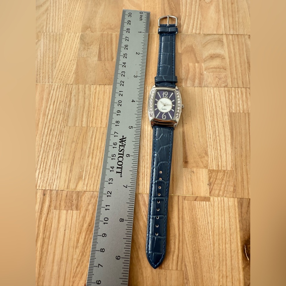 Unbranded ladies silver tone blue retro dress watch NEW BATTERY - Picture 8 of 8
